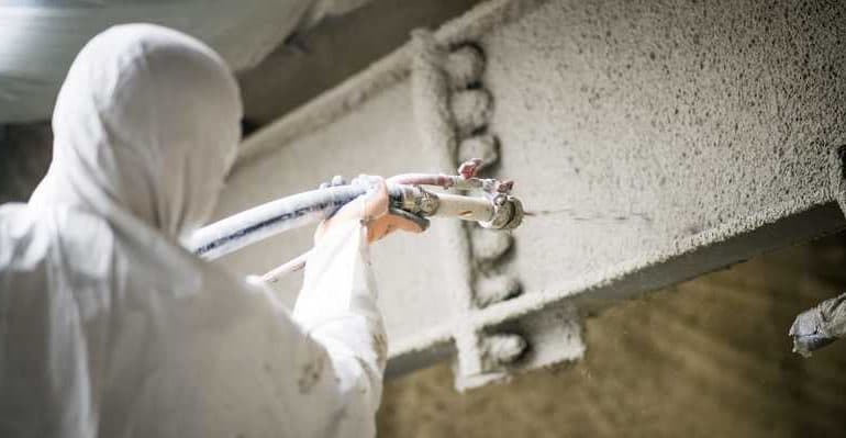 Flocage coupe-feu structure métallique bâtiment industriel